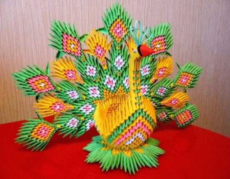 Modulares Origami für Anfänger aus Papier. Schritt-für-Schritt-Anleitung, Diagramme: Schwan, Vase, Blumen, Pfau, Drache, Storch