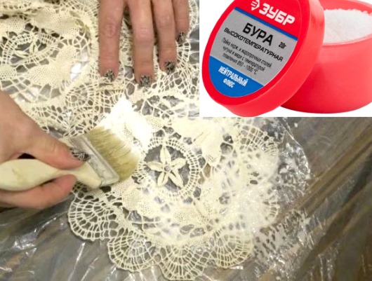 Wie man eine gehäkelte Serviette mit Stärke, Zucker, PVA-Kleber, Gelatine, Eisen stärkt