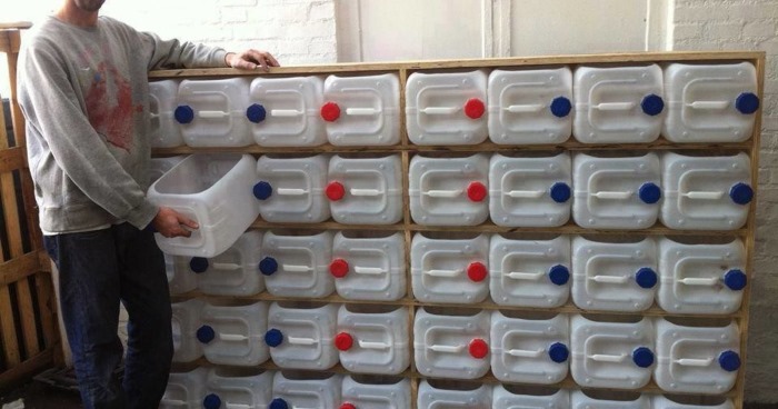 Basteln aus Plastikflaschen zum Selbermachen für die Hütte, den Garten, den Gemüsegarten, den Kindergarten, die Schule. Foto