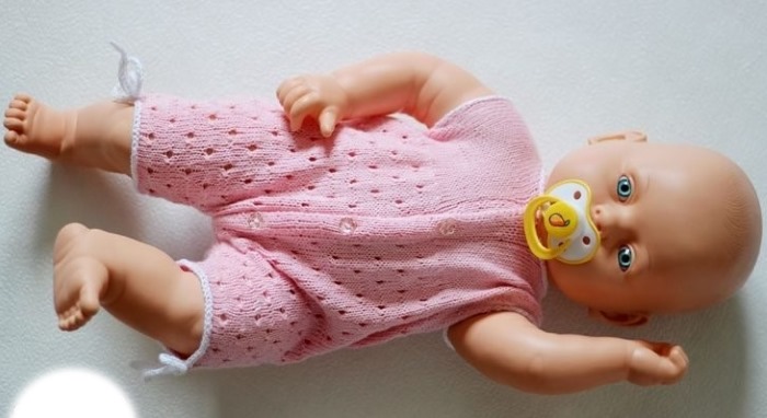 Stricken für Mädchen. Modische Modelle, Muster mit Beschreibungen von Strickwaren