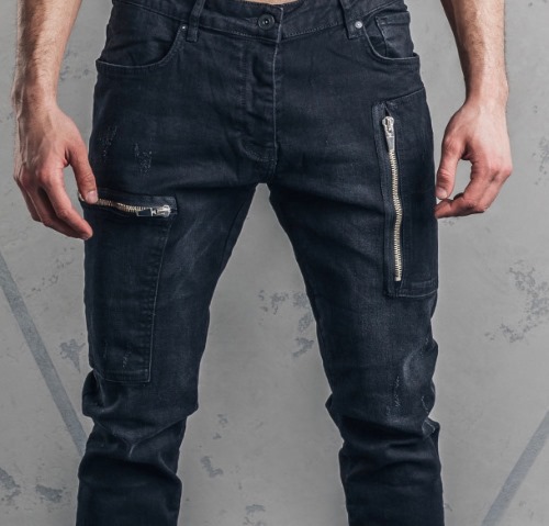 Flicken auf Jeans am Knie für Jungen, Frauen und Männer. Schöne Optionen, Fotos