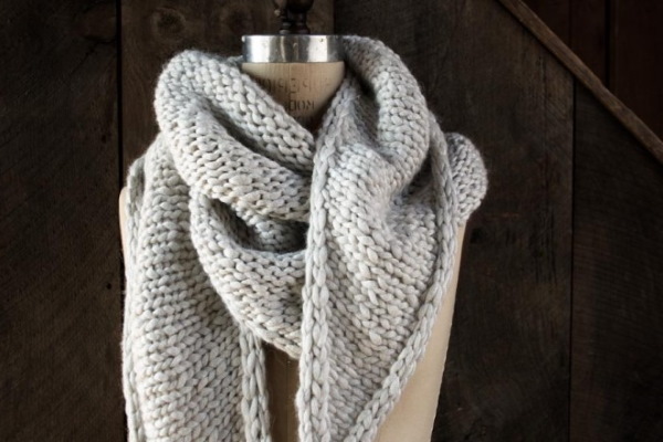 So stricken Sie einen Baktus mit Stricknadeln. Muster und Beschreibung von durchbrochenem Schal, Schal, Kinderschal-Snood