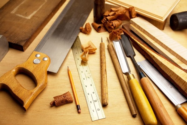 DIY-Holzprodukte. Was man zum Verkauf herstellen kann, für Haus, Garten, Kinder. Zeichnungen, Fotos