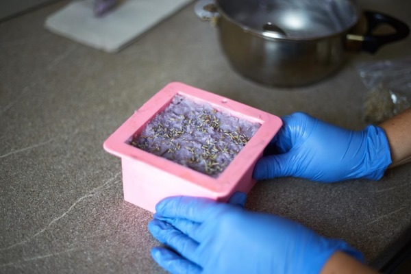 So stellen Sie zu Hause mit Ihren eigenen Händen Seife her. Schritt-für-Schritt-Rezepte mit Fotos für Anfänger