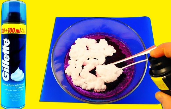Wie man zu Hause Plastilin aus Mehl, Wasser und Salz, Teig, Stärke und Haarspülung herstellt