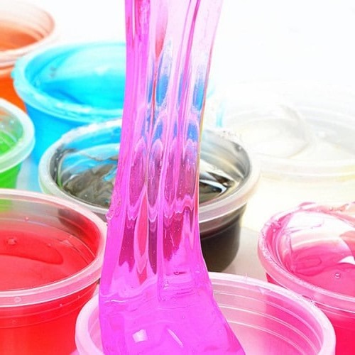 Wie man zu Hause Plastilin aus Mehl, Wasser und Salz, Teig, Stärke und Haarspülung herstellt