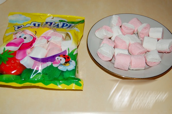 Wie man zu Hause Plastilin aus Mehl, Wasser und Salz, Teig, Stärke und Haarspülung herstellt