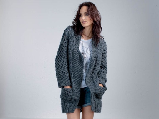 Strickjacke im Krausstich mit Stricknadeln. Schemata und Schritt-für-Schritt-Beschreibung für Anfänger