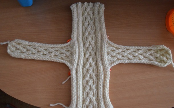 Strickmützen für Jungen im Alter von 3–4, 5–6 und 7–10 Jahren, Winter. Schemata mit Beschreibung, Modelle