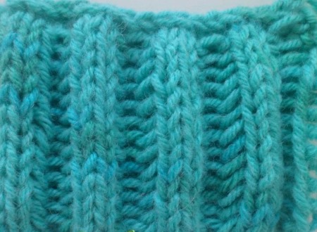 Strickmützen für Jungen im Alter von 3–4, 5–6 und 7–10 Jahren, Winter. Schemata mit Beschreibung, Modelle