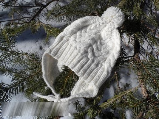 Gestrickte Babymützen mit Stricknadeln für Neugeborene. Muster und Beschreibungen, Strickanleitungen