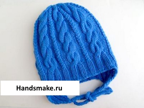 Gestrickte Babymützen mit Stricknadeln für Neugeborene. Muster und Beschreibungen, Strickanleitungen