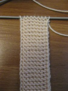 So stricken Sie eine Haube mit Stricknadeln für Frauen und Mädchen. Schemata, neue Modelle