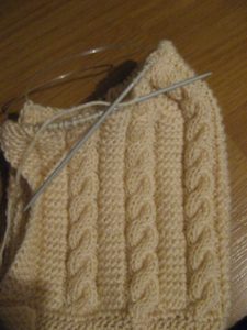 So stricken Sie eine Haube mit Stricknadeln für Frauen und Mädchen. Schemata, neue Modelle