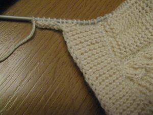 So stricken Sie eine Haube mit Stricknadeln für Frauen und Mädchen. Schemata, neue Modelle
