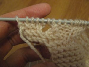 So stricken Sie eine Haube mit Stricknadeln für Frauen und Mädchen. Schemata, neue Modelle