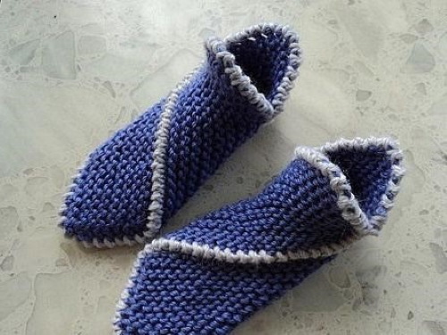 So stricken Sie Socken mit zwei Stricknadeln für Anfänger. Meisterklasse Stricken auf einfache Weise