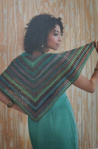 Schal mit Stricknadeln. Schema und Beschreibung, ungewöhnliche Modelle: Holden, gefrorene Blätter, tanzende Schmetterlinge