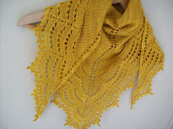 Schal mit Stricknadeln. Schema und Beschreibung, ungewöhnliche Modelle: Holden, gefrorene Blätter, tanzende Schmetterlinge