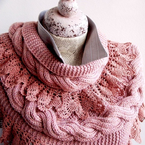 Mit Nadeln gestrickte durchbrochene Schals. Schemata und Beschreibung für Anfänger