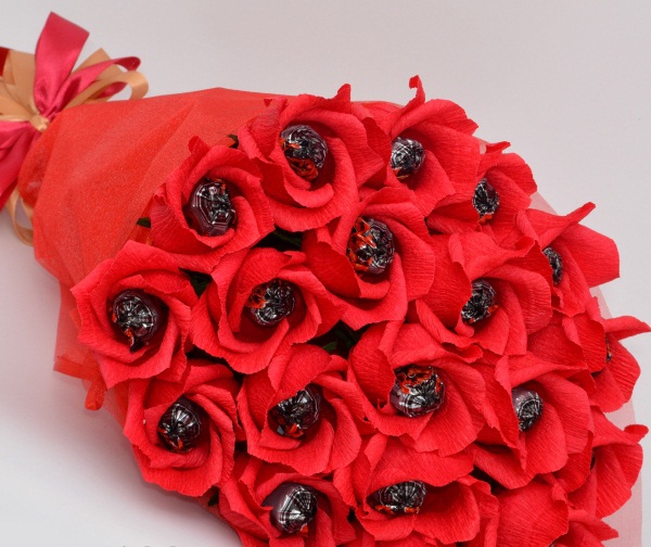 Origineller Blumenstrauß für eine Frau mit eigenen Händen zum Geburtstag, Jubiläum