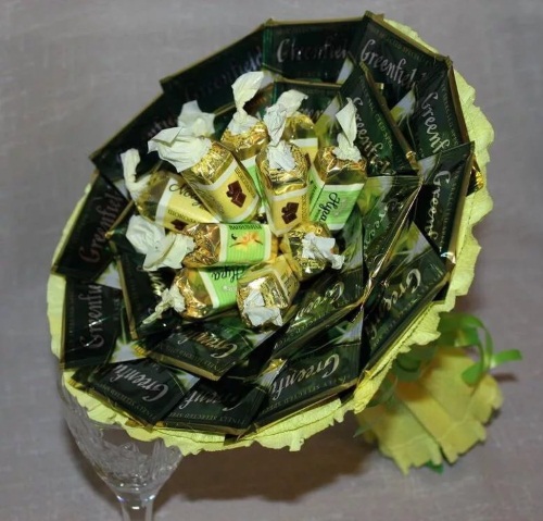 Origineller Blumenstrauß für eine Frau mit eigenen Händen zum Geburtstag, Jubiläum