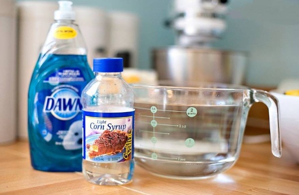 Seifenblasenlösung. Rezepte mit und ohne Glycerin, wie man zu Hause kocht