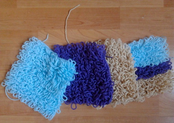 Stricken aus Garnresten mit Häkel- und Stricknadeln. Schemata mit Beschreibungen, Fotos von Handwerk