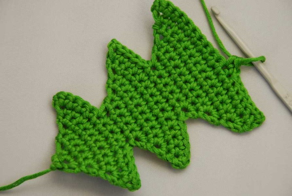 Stricken aus Garnresten mit Häkel- und Stricknadeln. Schemata mit Beschreibungen, Fotos von Handwerk