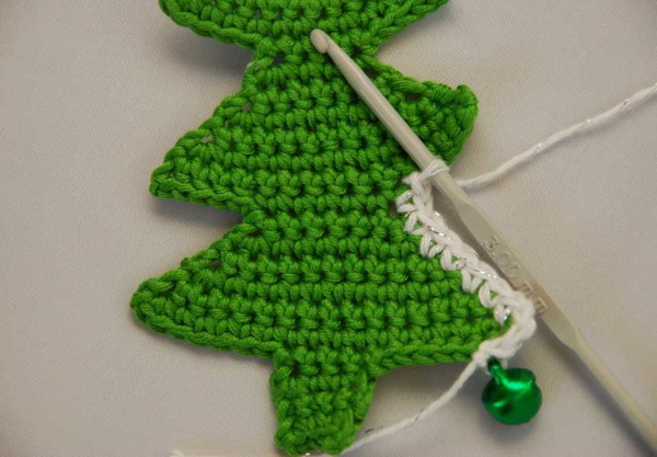Stricken aus Garnresten mit Häkel- und Stricknadeln. Schemata mit Beschreibungen, Fotos von Handwerk