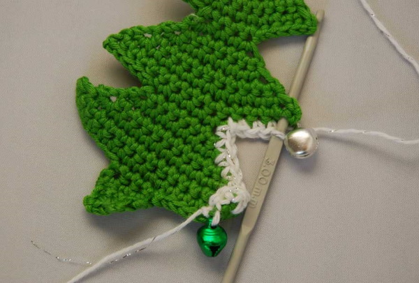 Stricken aus Garnresten mit Häkel- und Stricknadeln. Schemata mit Beschreibungen, Fotos von Handwerk