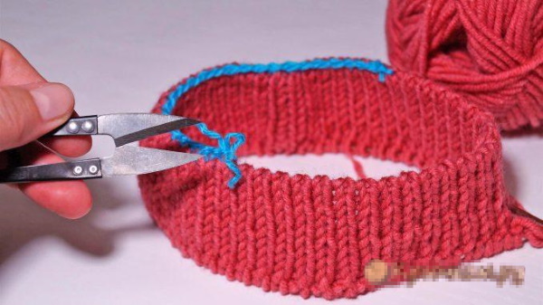 Italienisches elastisches Stricken. Strickanleitung mit Beschreibung für Anfänger. Video