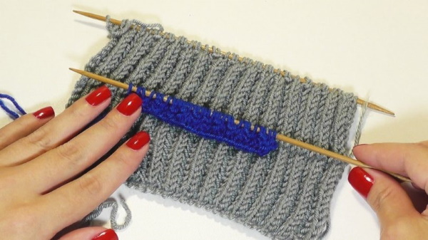 Italienisches elastisches Stricken. Strickanleitung mit Beschreibung für Anfänger. Video