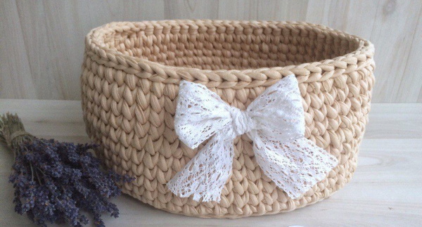 Körbe aus gestricktem Garn, gehäkelt. Schemata mit Beschreibungen für Anfänger