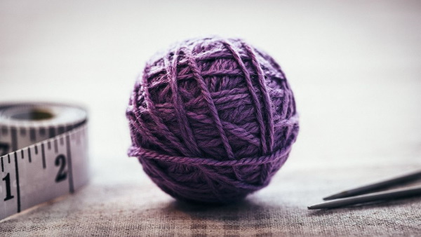 Hüte mit Arans. Strickmuster und Beschreibungen, Damenmodelle, Fotos