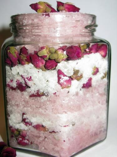 Raumduft-Diffusor. So stellen Sie Ihr eigenes aus ätherischen Ölen, Gelatine und natürlichen Aromen her