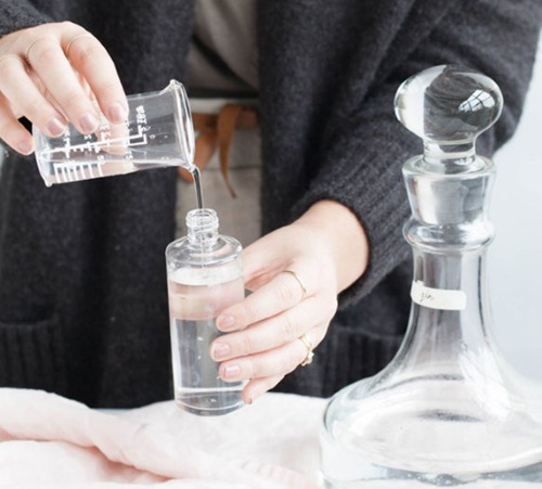 Raumduft-Diffusor. So stellen Sie Ihr eigenes aus ätherischen Ölen, Gelatine und natürlichen Aromen her