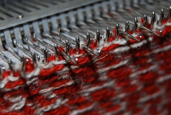 Maschinenstricken für Anfänger. Modelle mit Beschreibungen, Schnittmustern für Damen, Kinder