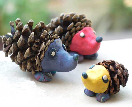 Basteln für den Kindergarten Herbstfantasie aus Naturmaterialien, Gemüse, Kastanien, Zapfen
