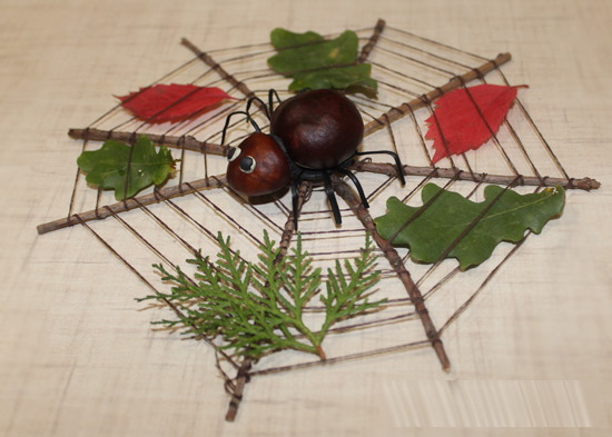 Basteln für den Kindergarten Herbstfantasie aus Naturmaterialien, Gemüse, Kastanien, Zapfen
