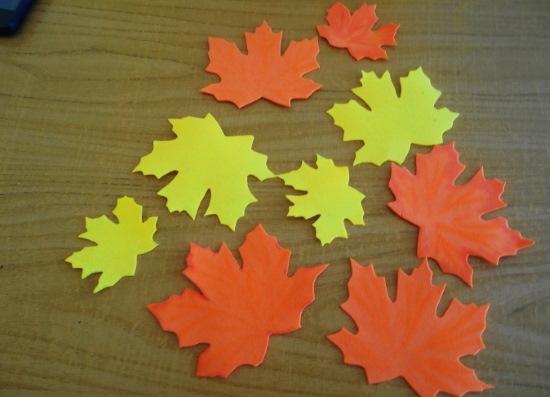 Basteln für den Kindergarten Herbstfantasie aus Naturmaterialien, Gemüse, Kastanien, Zapfen