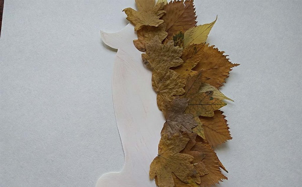 Basteln für den Kindergarten Herbstfantasie aus Naturmaterialien, Gemüse, Kastanien, Zapfen
