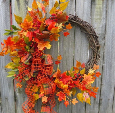 Schöner Herbststrauß. Foto, DIY aus Früchten, Naturmaterialien, Gestaltung