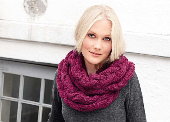 Wunderschöner Strickschal für Damen. Muster mit Beschreibung aus Mohair, Schnitt, dickem Garn