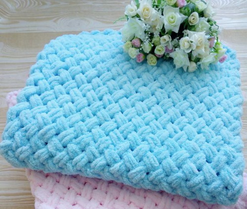 Decke aus Alize Baby Softy-Garn, gestrickt. Schritt-für-Schritt-Anleitungen, Diagramme, Muster