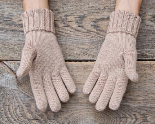 Stricken Sie Handschuhe mit Stricknadeln. Schemata und Beschreibung für Anfänger