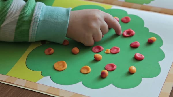 Plastilinkunst für Kinder im Alter von 2-3-4-5-6-7-8 Jahren. Was ist das, Vorlagen, Schablonen zum Thema Herbst, Winter, Frühling, Sommer, Tiere