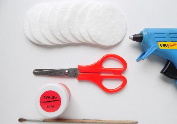 Basteln mit eigenen Händen aus Wattestäbchen, Scheiben, Plastilin