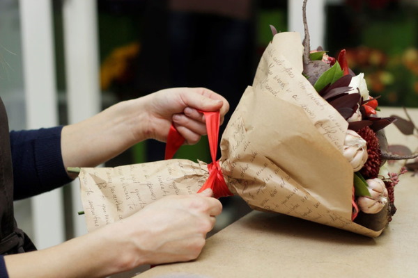Essbarer Blumenstrauß für eine Frau. So machen Sie es selbst