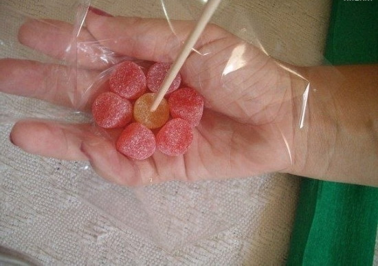 Essbarer Blumenstrauß für eine Frau. So machen Sie es selbst